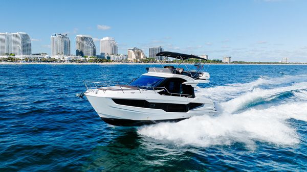Galeon 400 Fly