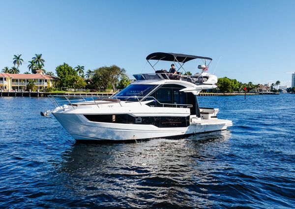 Galeon 400 Fly image