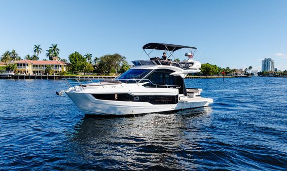 Galeon 400 Fly image