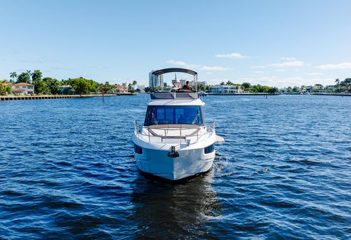 Galeon 400 Fly image