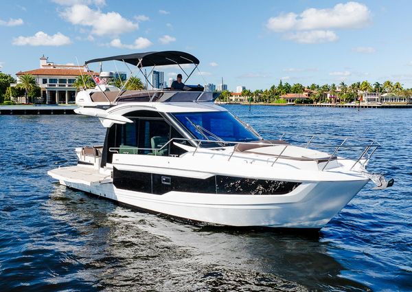 Galeon 400 Fly image