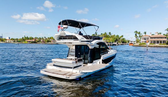 Galeon 400 Fly image