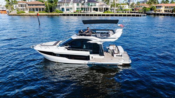 Galeon 400 Fly image