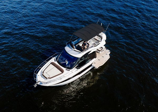 Galeon 400 Fly image