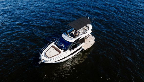 Galeon 400 Fly image