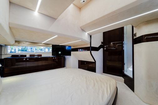 Galeon 400 Fly image