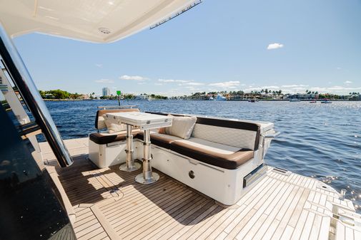 Galeon 400 Fly image