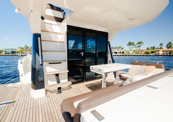 Galeon 400 Fly image