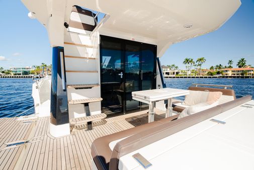 Galeon 400 Fly image