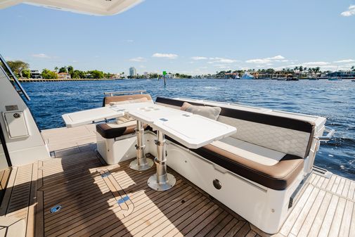 Galeon 400 Fly image