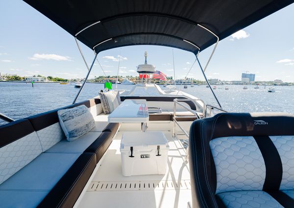 Galeon 400 Fly image