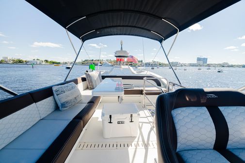 Galeon 400 Fly image