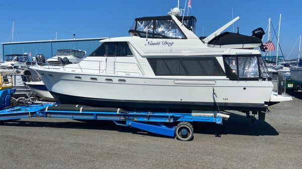 Bayliner 4788 Pilothouse DUAL THRUSTERS 