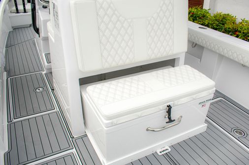 Front Runner 33 Center Console image