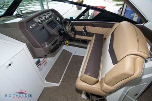 Cruisers Yachts 328 image