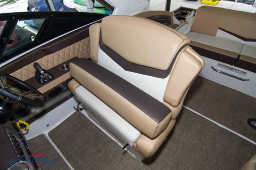 Cruisers Yachts 328 image