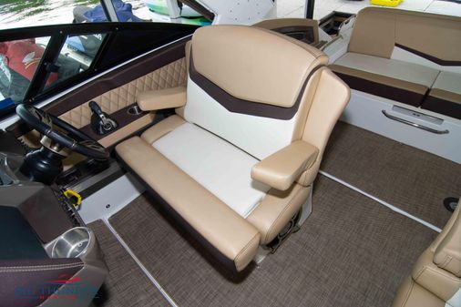 Cruisers Yachts 328 image