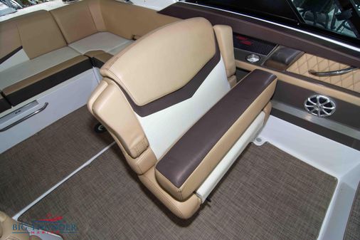 Cruisers Yachts 328 image