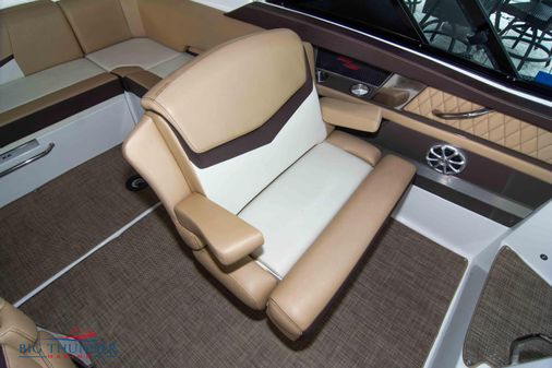 Cruisers Yachts 328 image