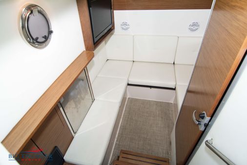 Cruisers Yachts 328 image