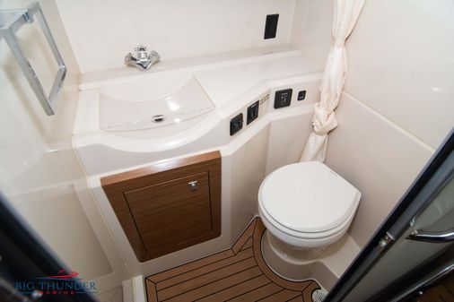 Cruisers Yachts 328 image