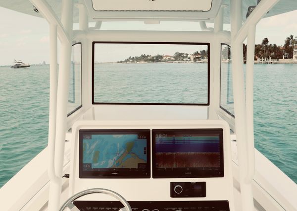 Limitless 270 Center Console image