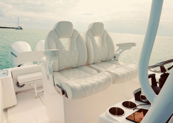 Limitless 270 Center Console image