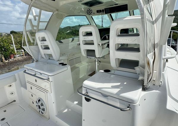 Boston-whaler 345-CONQUEST image