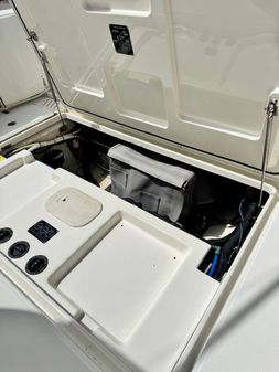 Boston-whaler 345-CONQUEST image