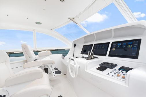 Lazzara Flybridge image