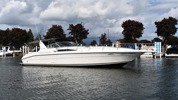 Sea Ray 400 Express Cruiser 