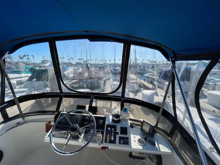 Bayliner 2556-COMMAND-BRIDGE image