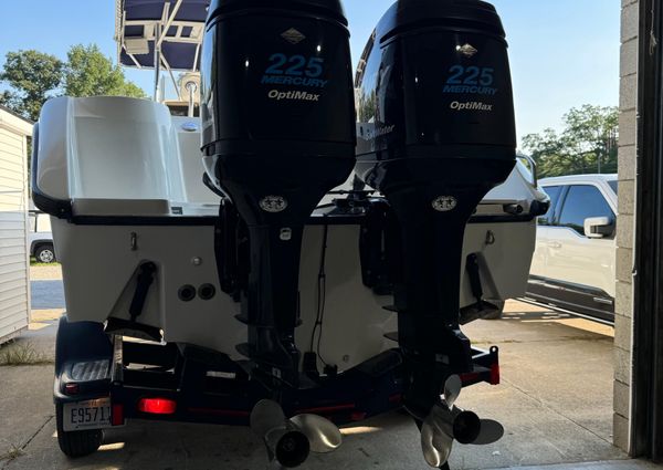 Boston Whaler 26 Outrage image