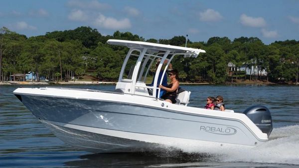 Robalo R222 Explorer 