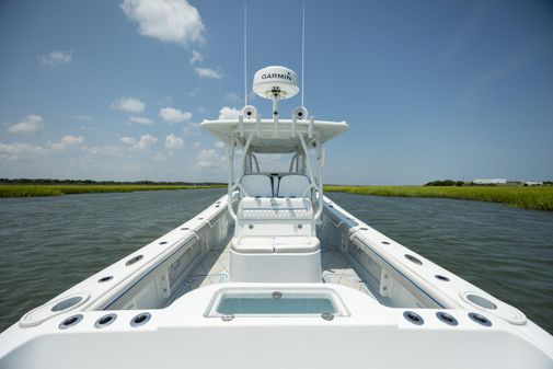 Yellowfin 32 image