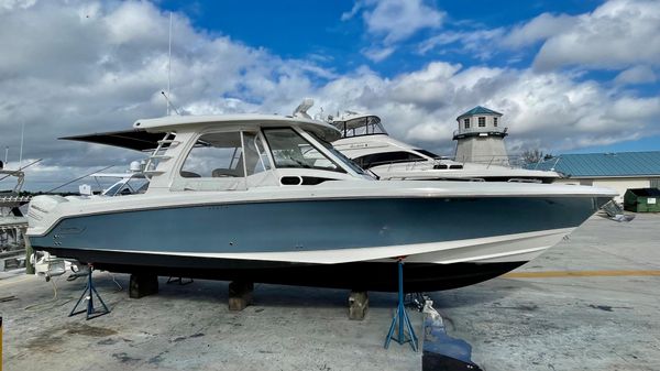 Boston Whaler 350 Realm