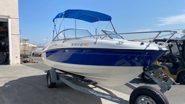 Bayliner 212 Cuddy Cabin