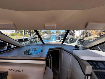 Bayliner 4087 Aft-Cabin MotorYacht image