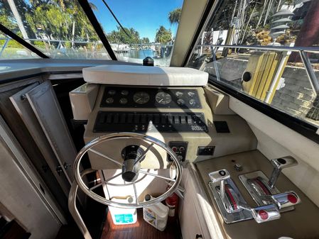 Bayliner 4087 Aft-Cabin MotorYacht image