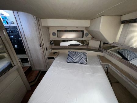 Bayliner 4087 Aft-Cabin MotorYacht image