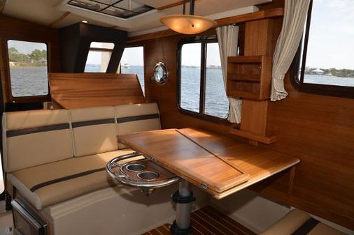 Ranger-tugs R31-COMMAND-BRIDGE image