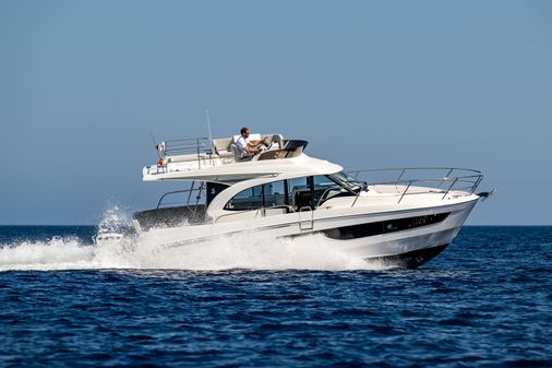 Beneteau Antares 11 Fly image