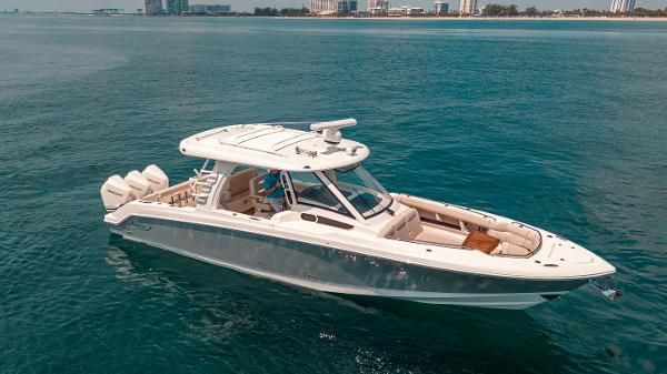 Boston Whaler 350 Realm 