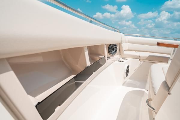 Boston Whaler 350 Realm image