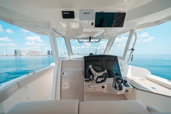 Boston Whaler 350 Realm image