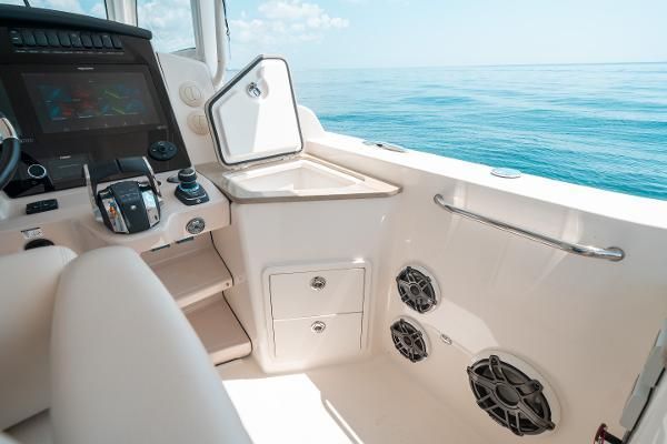 Boston Whaler 350 Realm image