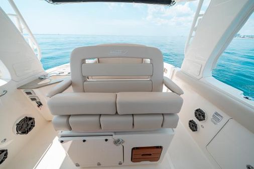 Boston Whaler 350 Realm image