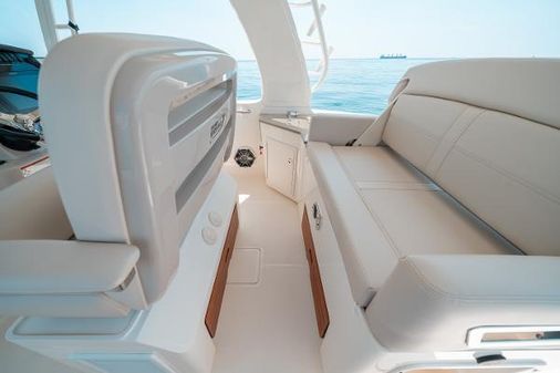 Boston Whaler 350 Realm image