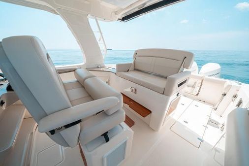 Boston Whaler 350 Realm image