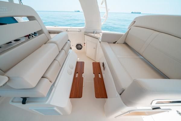 Boston Whaler 350 Realm image